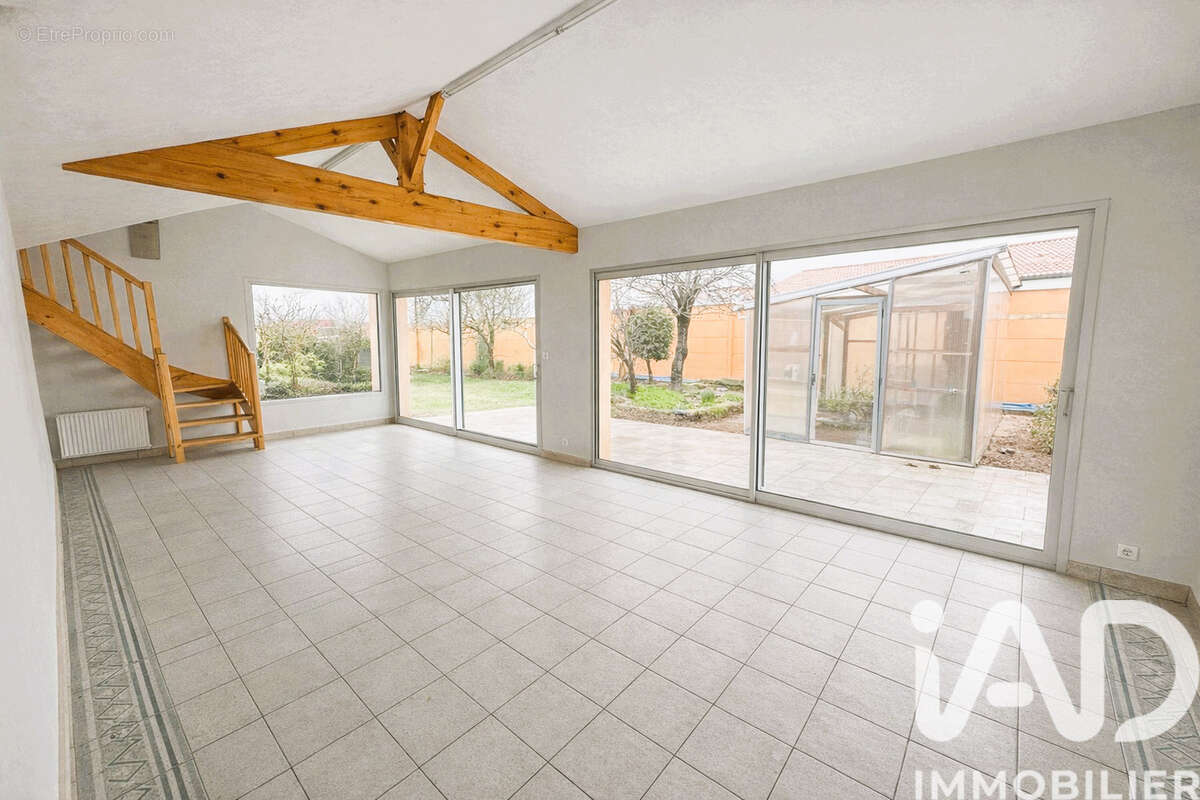 Photo 8 - Maison à LES LANDES-GENUSSON