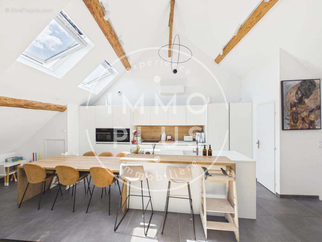 Vente - Maison - 7 pièces + cuisine - 210 m² - 850 000 € - - photo 8