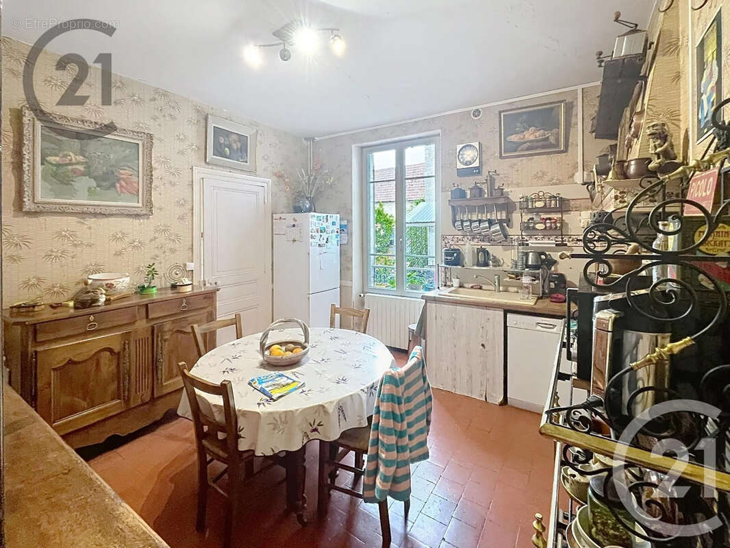 Maison 119 m² à Coulanges-La-Vineuse  - photo 6