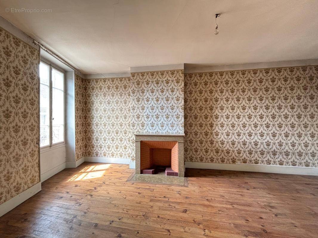 Appartement à ENTRE-DEUX-GUIERS