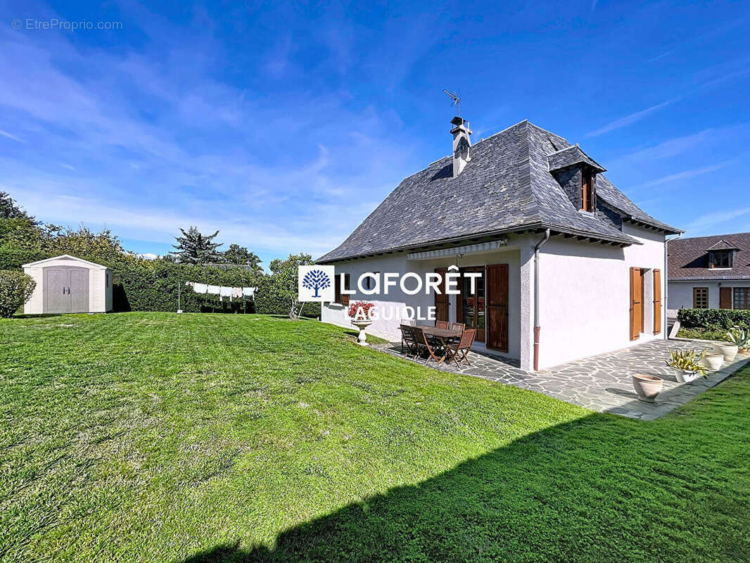 Maison à SAINTE-GENEVIEVE-SUR-ARGENCE