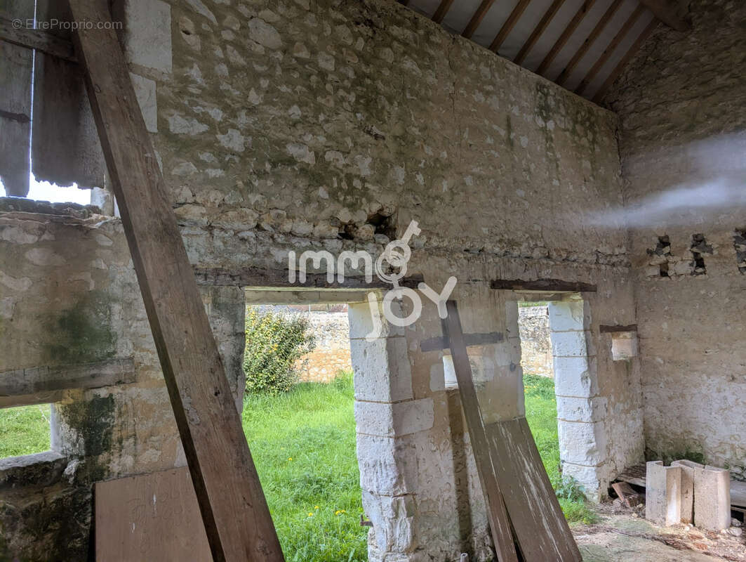 Maison à LA CHAPELLE-MONTLIGEON