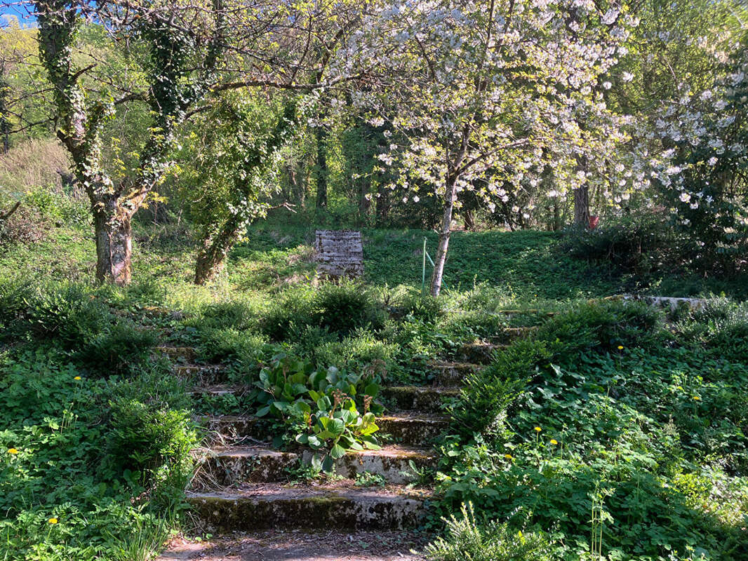 Maison à AVANNE-AVENEY