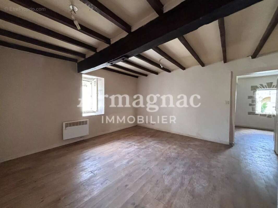 Maison à VIC-FEZENSAC