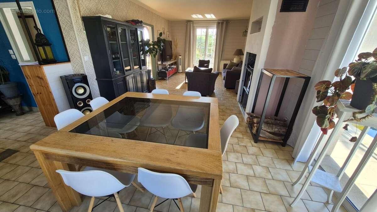 Maison familiale 133 m2 avec piscine et dépendance   4 chamb - photo 3