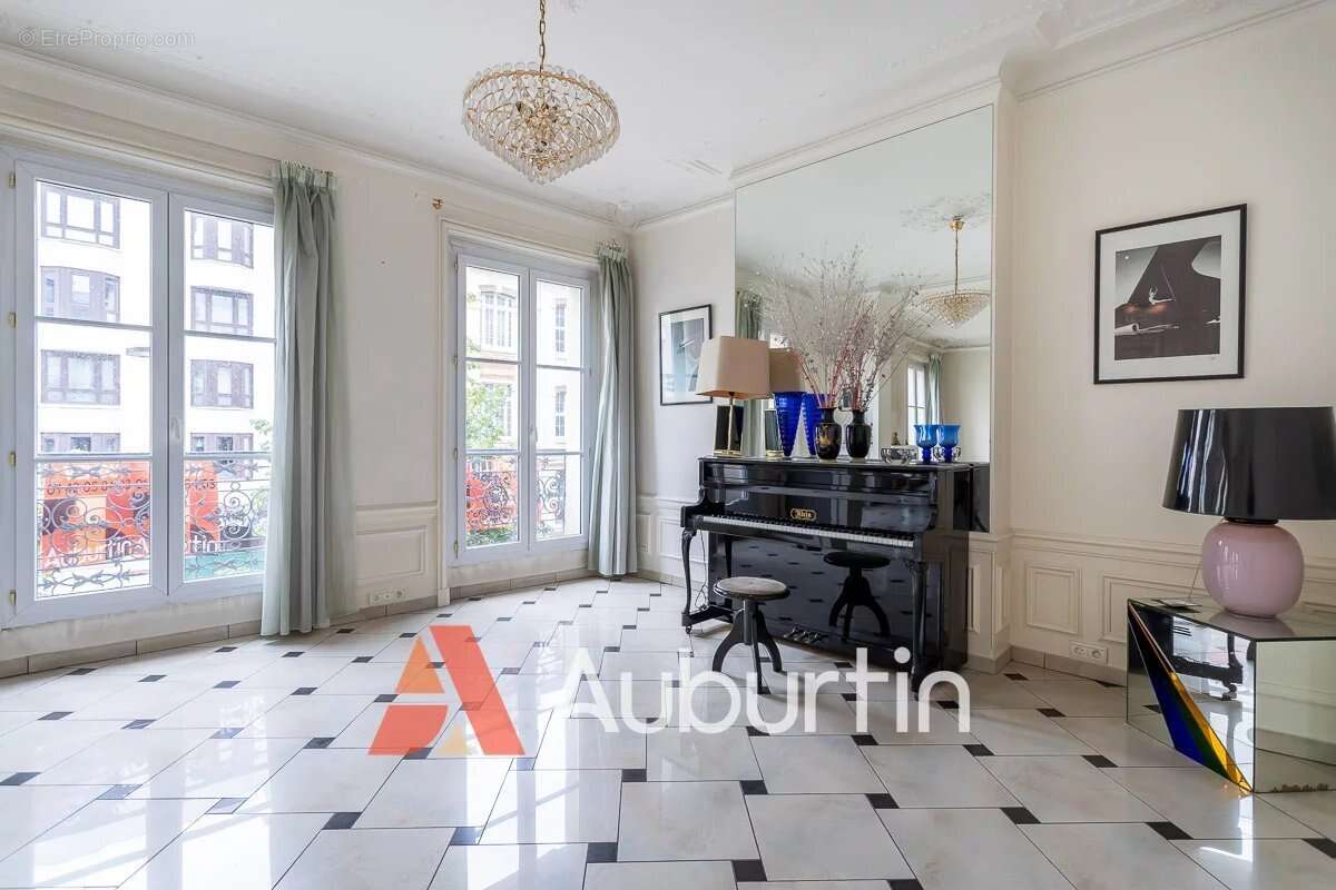 Appartement à PARIS-18E