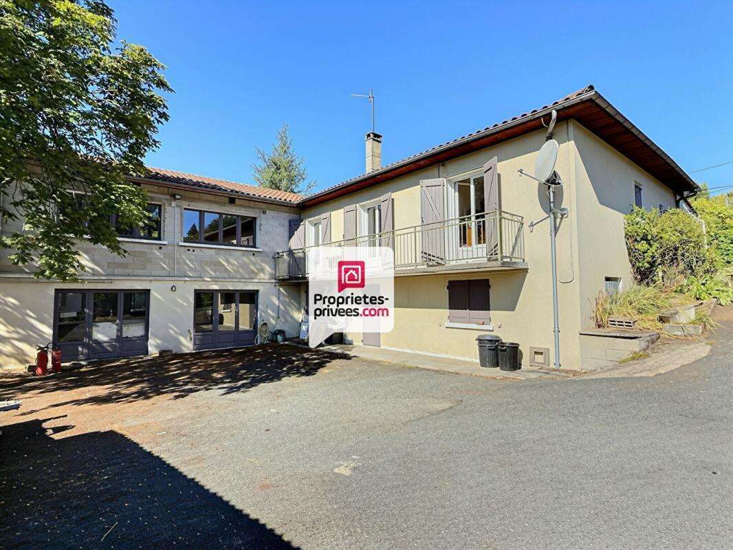 Maison T7/8  d'env. 151m² avec nombreuses dépendances près du bourg de COULOUNIEIX-CHAMIERS (24660) - photo 15
