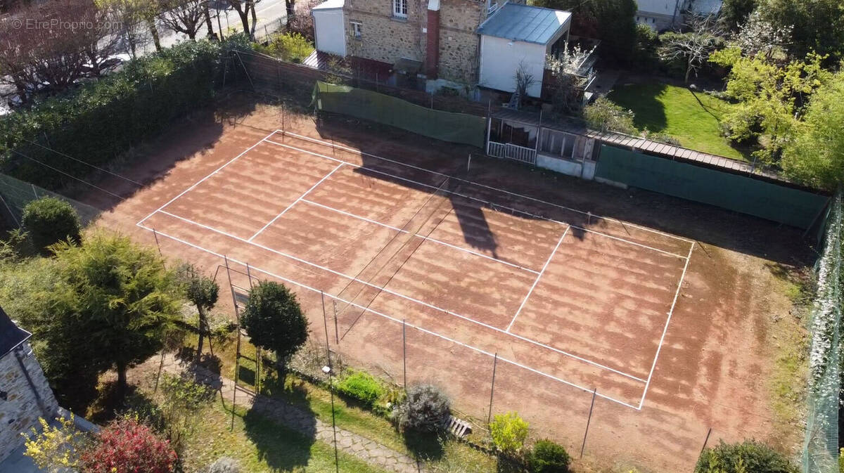 Terrain à VAIRES-SUR-MARNE