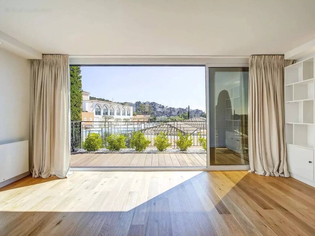 Appartement à MOUGINS