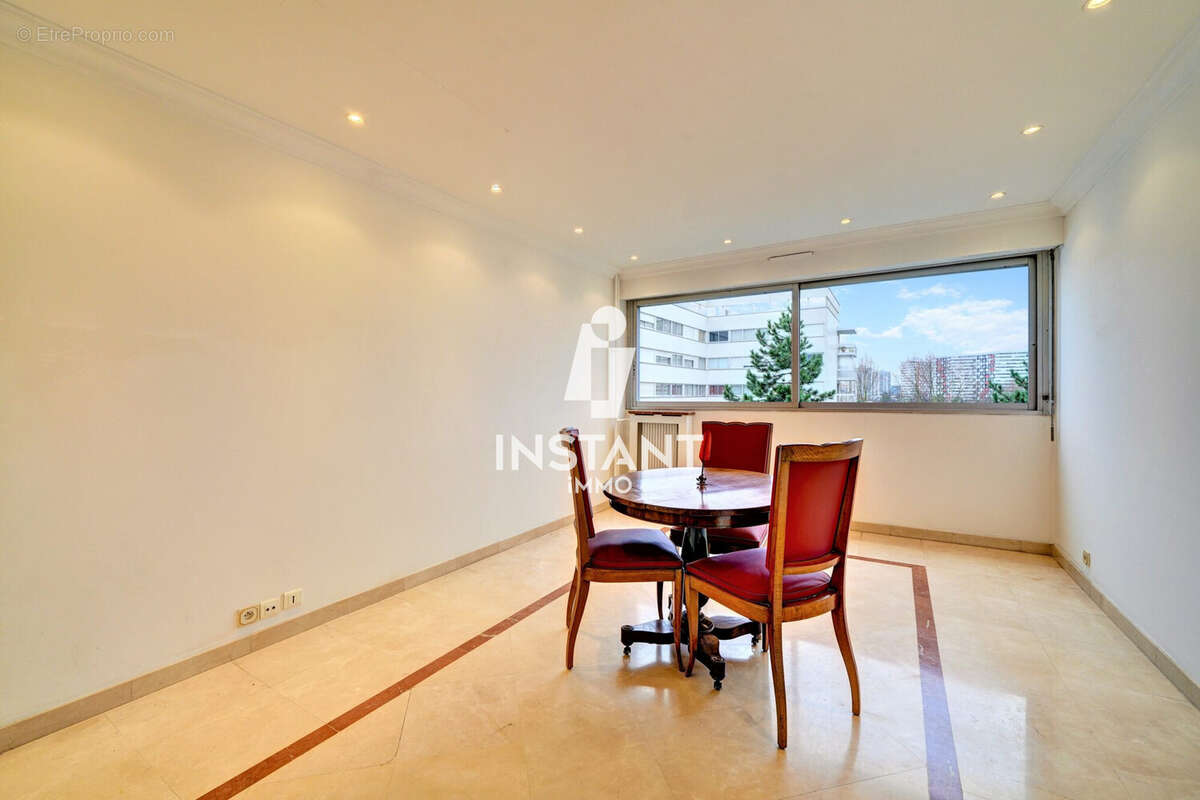 Salon  - Appartement à CRETEIL