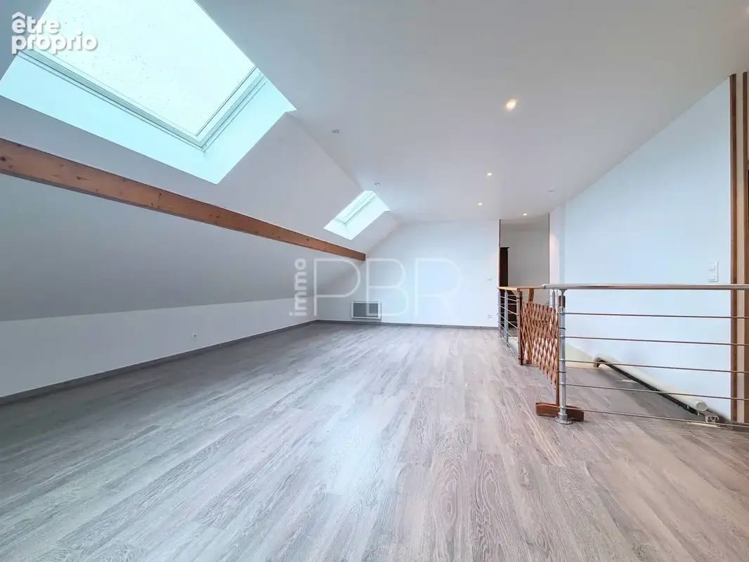Maison de type 6 avec double garage, jardin et dépendance - photo 11