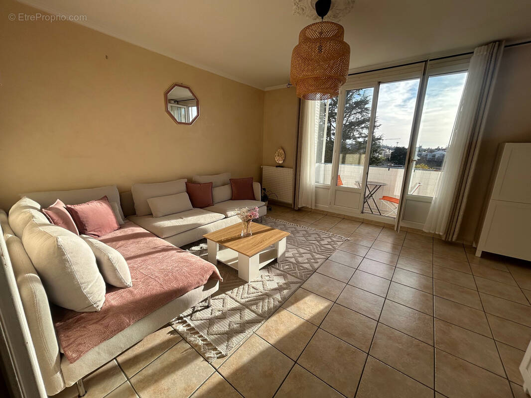 Appartement à MEYZIEU