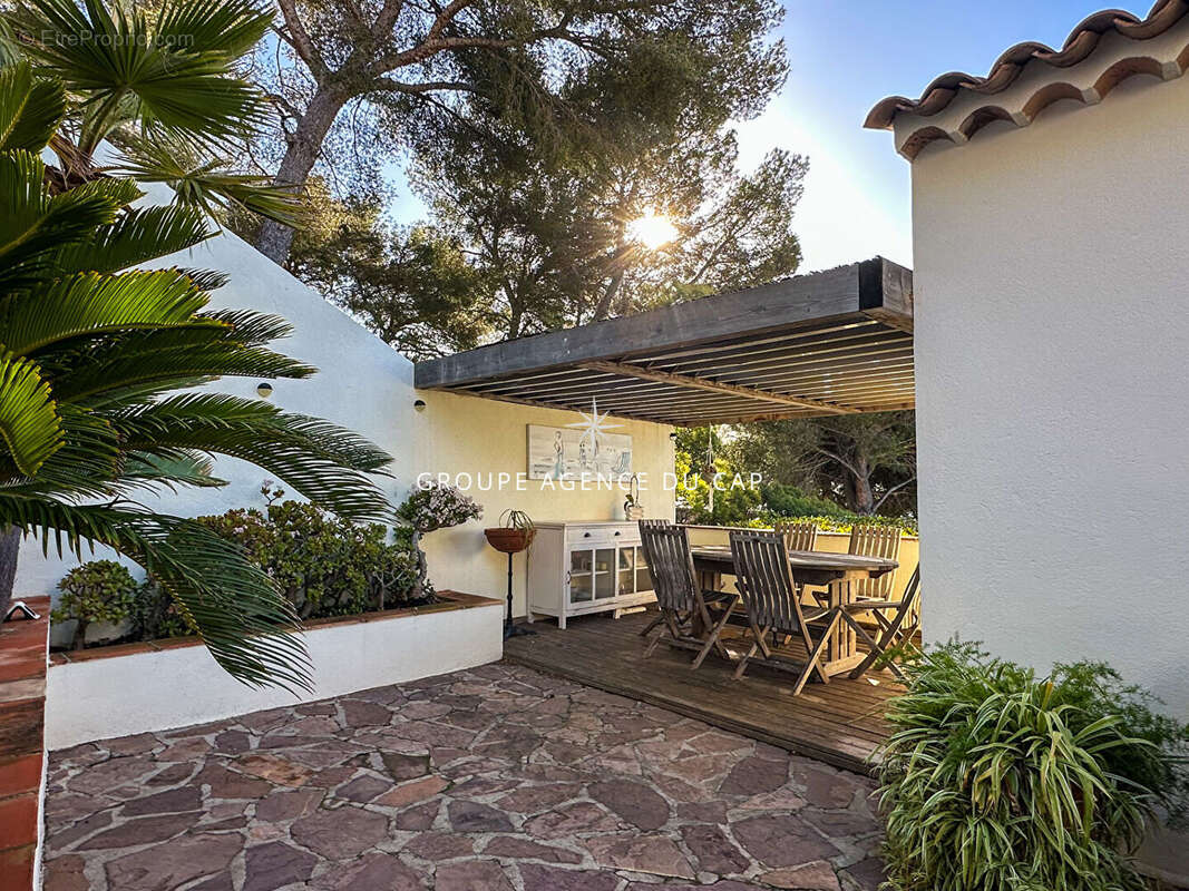 À vendre villa de charme 5 pièces 150m² 3 chambres piscine 3 garages boulodrome - photo 15