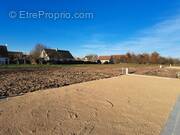 Terrain à MEZIERES-LEZ-CLERY