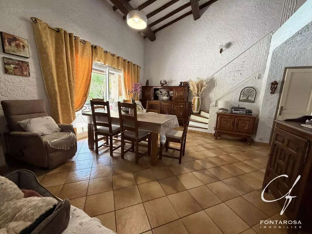 Maison à PUGET-SUR-ARGENS