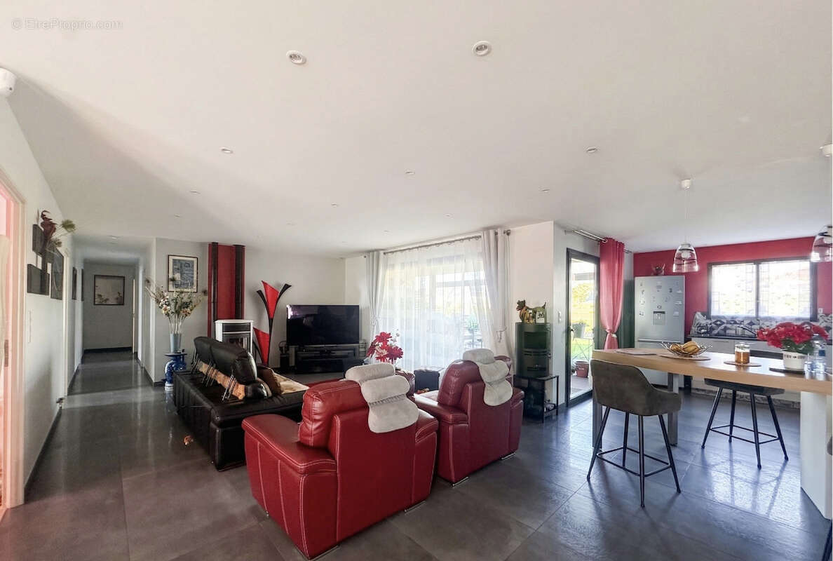 Maison à LA MOTTE-SAINT-JEAN