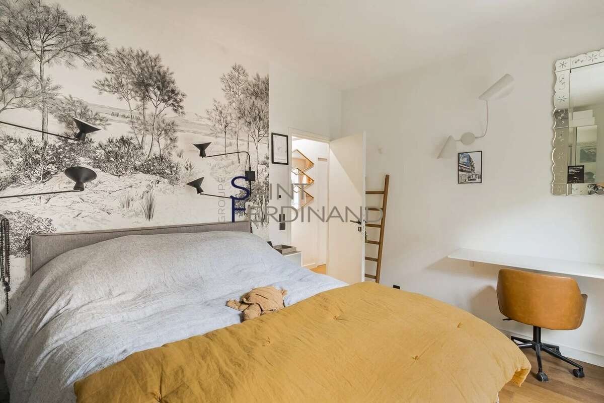 Appartement à PARIS-16E