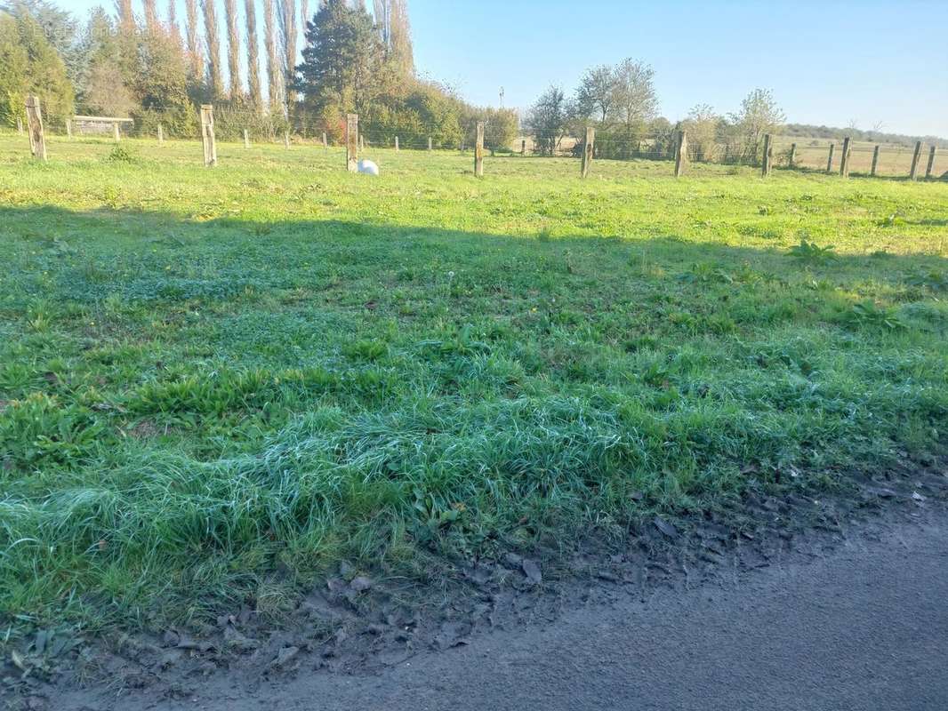 Terrain à CANNY-SUR-MATZ