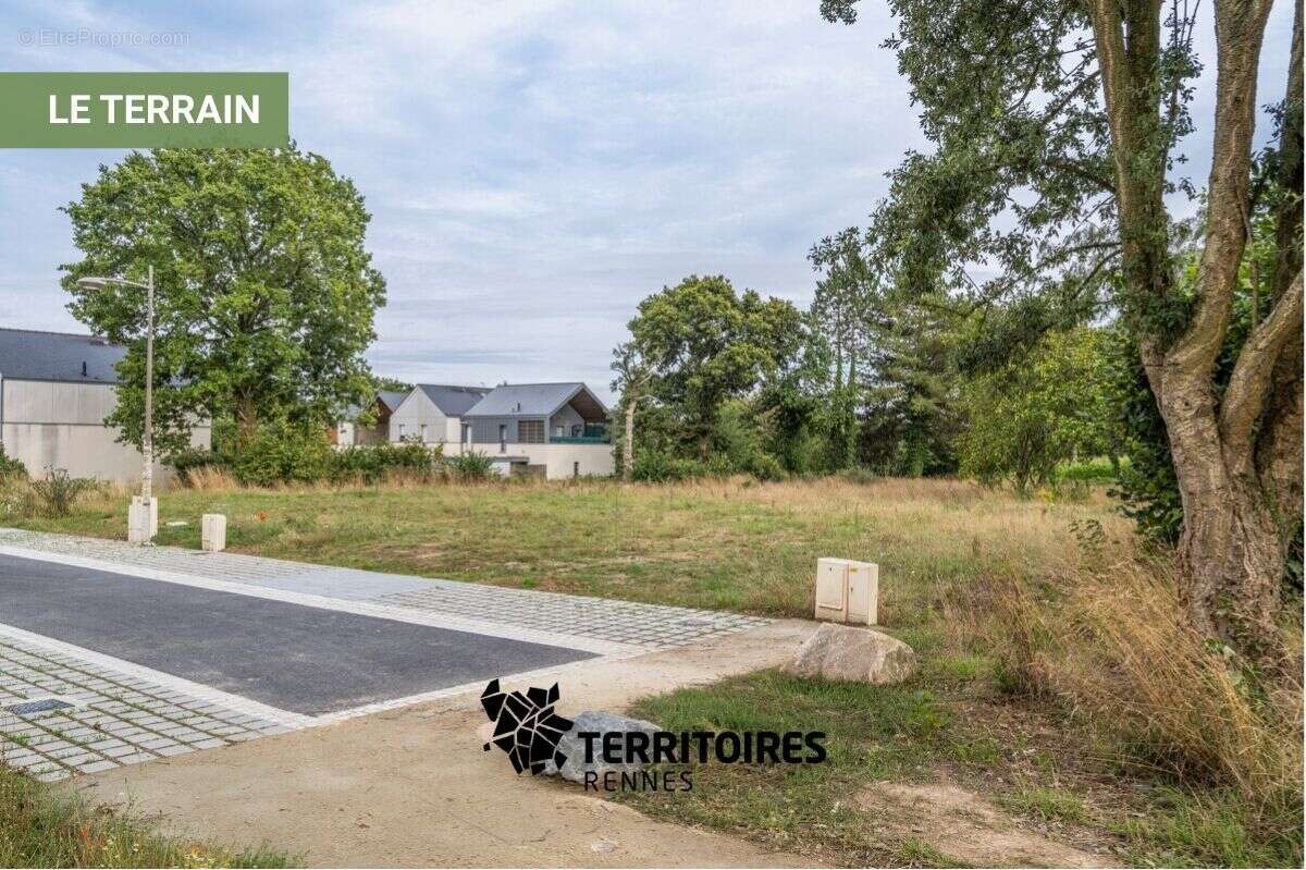 Terrain à LA CHAPELLE-THOUARAULT