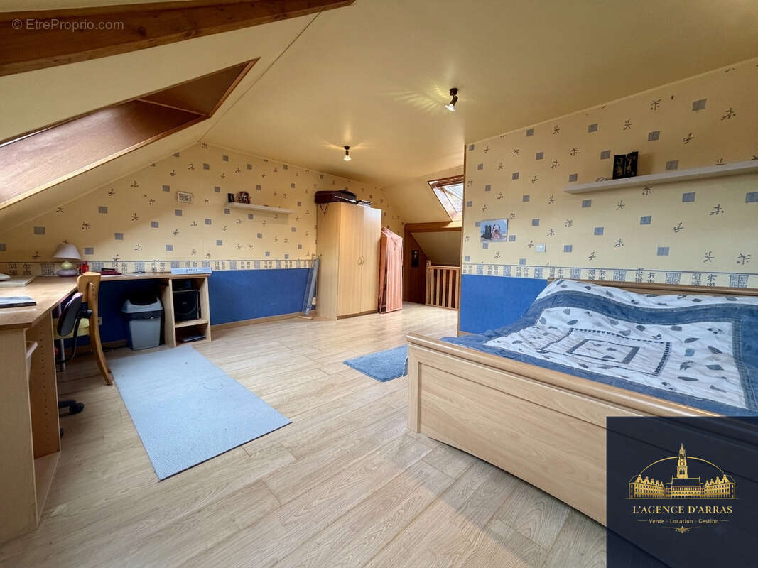 NOUVEAUTÉ- Maison familiale arrière gare- Volumes, Luminosité et beau Jardin - photo 10