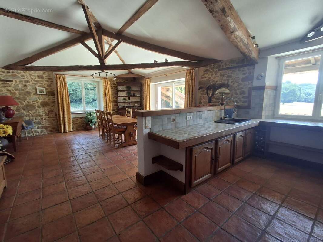 Maison 275 m² à Chasseneuil-Sur-Bonnieure  - photo 9