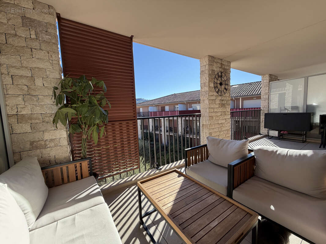 Appartement à CARROS