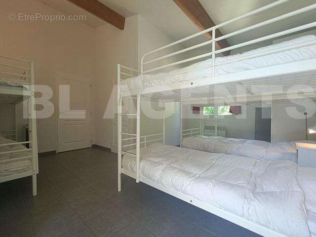 chambre etage 2 -bl - Maison à BROSSAC