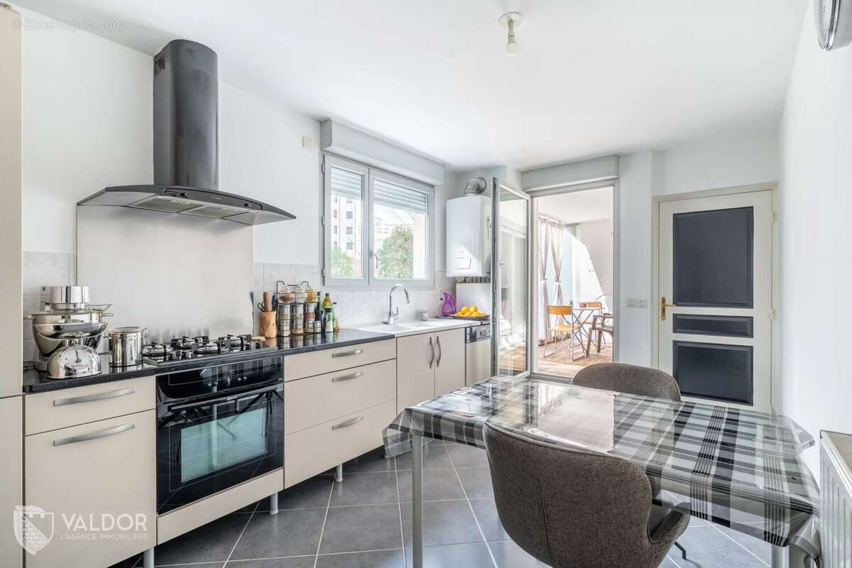 Appartement à LYON-8E