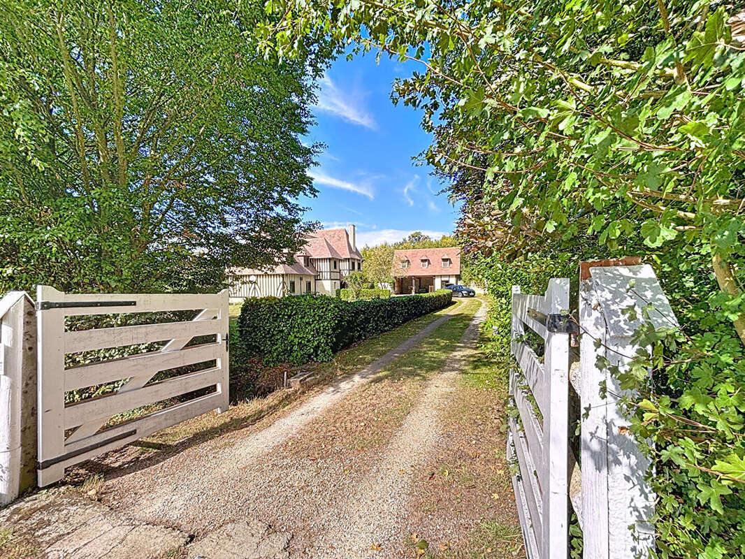 Maison à SAINT-PIERRE-SUR-DIVES