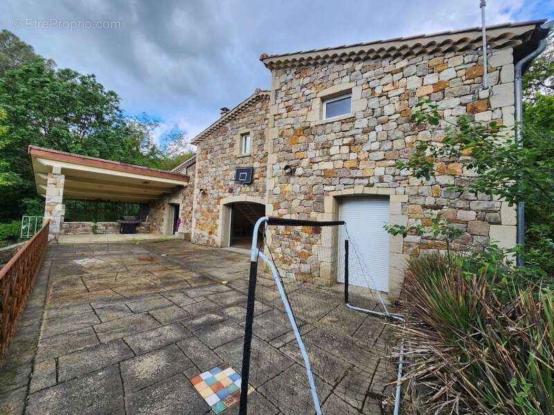  Propriété d'Exception à Banne : Le Luxe au Cœur de l'Ardèche Sauvage - photo 4