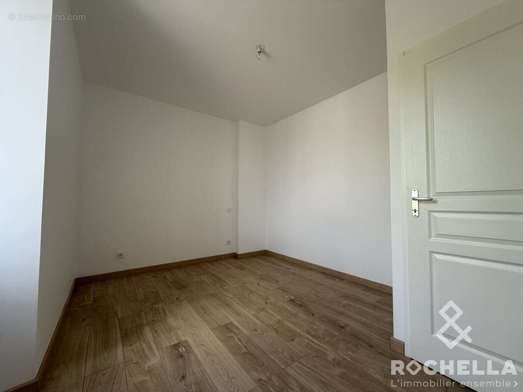Maison 96 m² à Tonnay-Charente  - photo 7