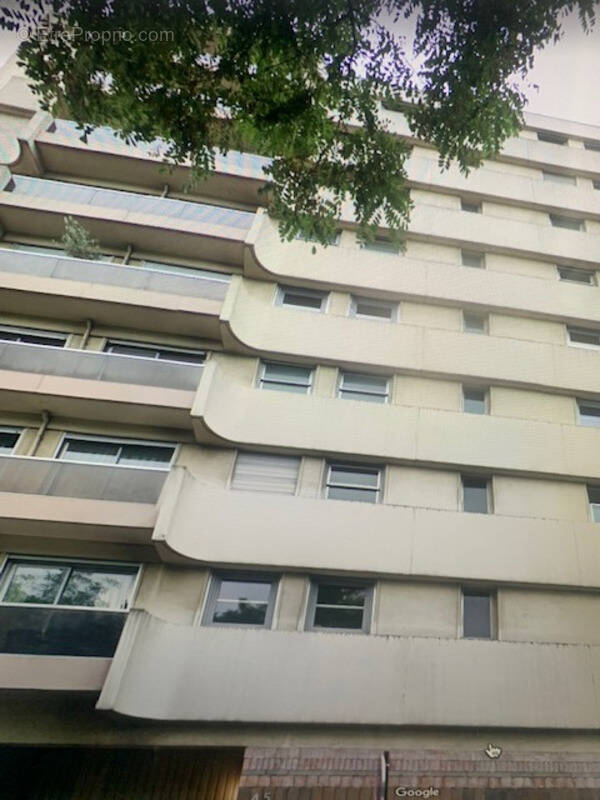 Parking à PARIS-18E