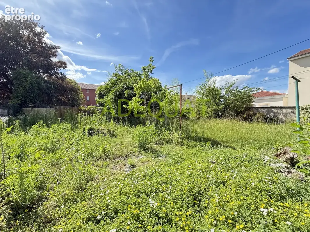 BOURGOIN JALLIEU, terrain plat, clos et constructible de 250m2... - photo 4