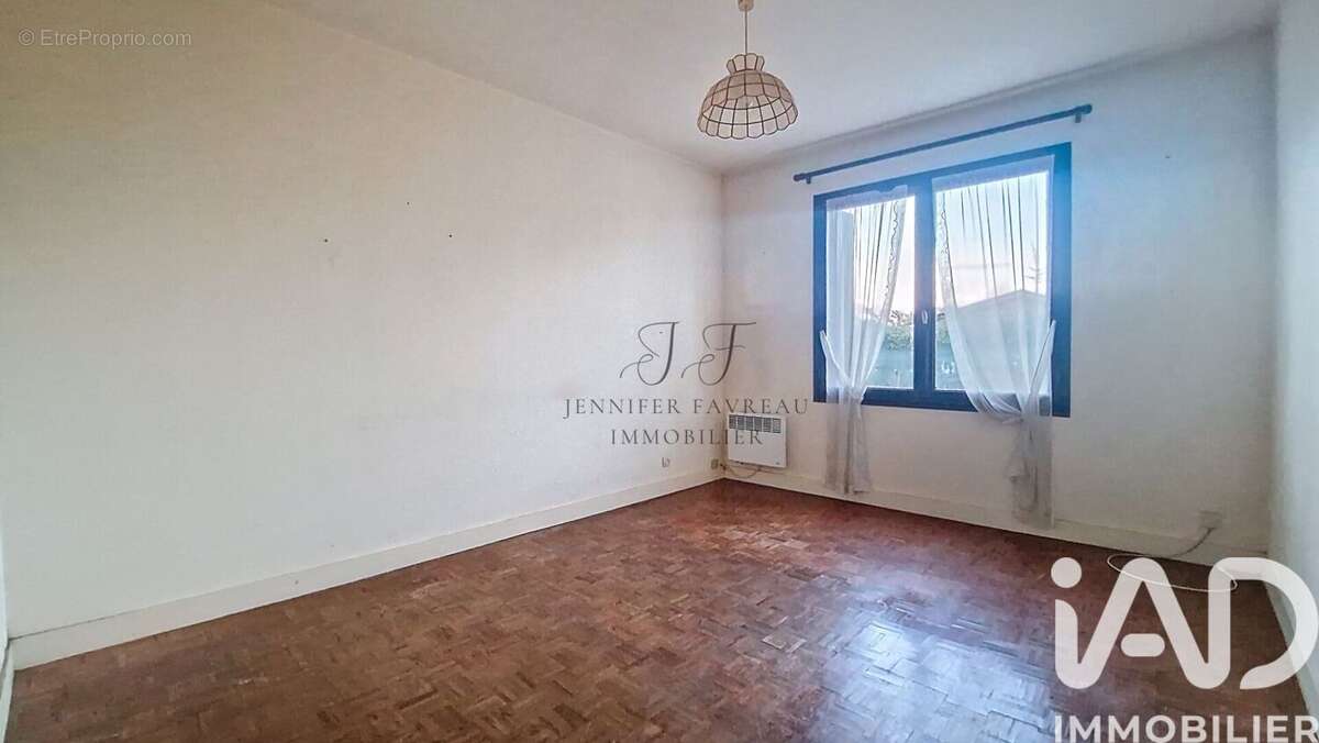 Maison 83 m² à Carignan-De-Bordeaux  - photo 9