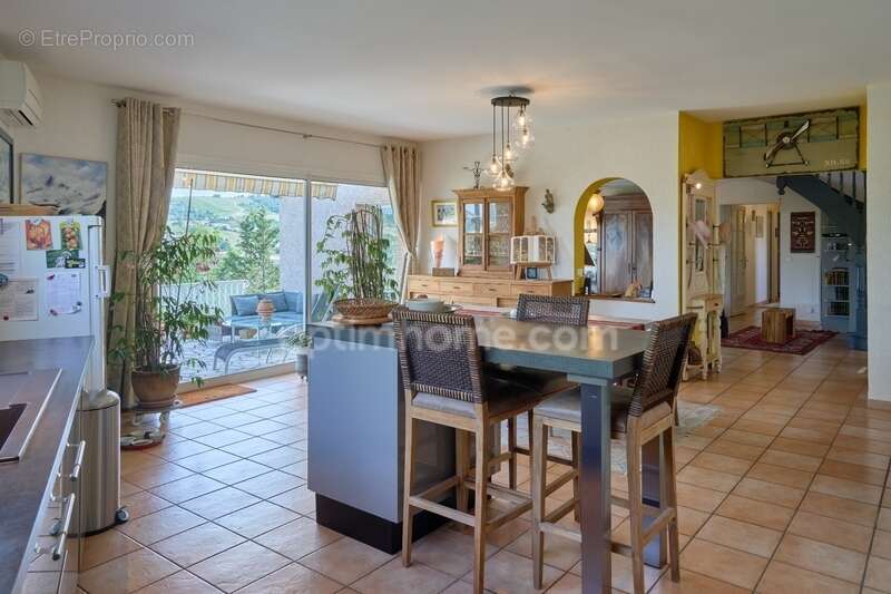 Limoux (11300) – maison d’architecte – 5 pièces – vue panoramique – piscine – garage – grand terrain clôturé - photo 7
