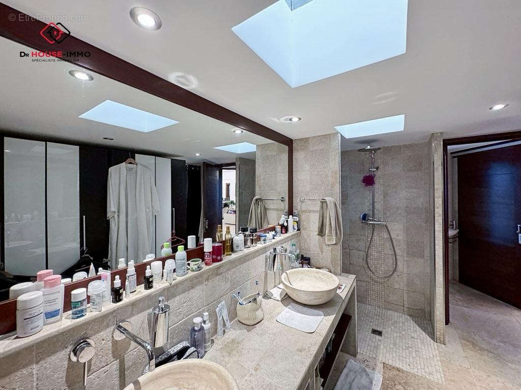 ** À vendre : Superbe propriété 9 pièces avec piscine - 6 chambres- 250m2** - photo 6