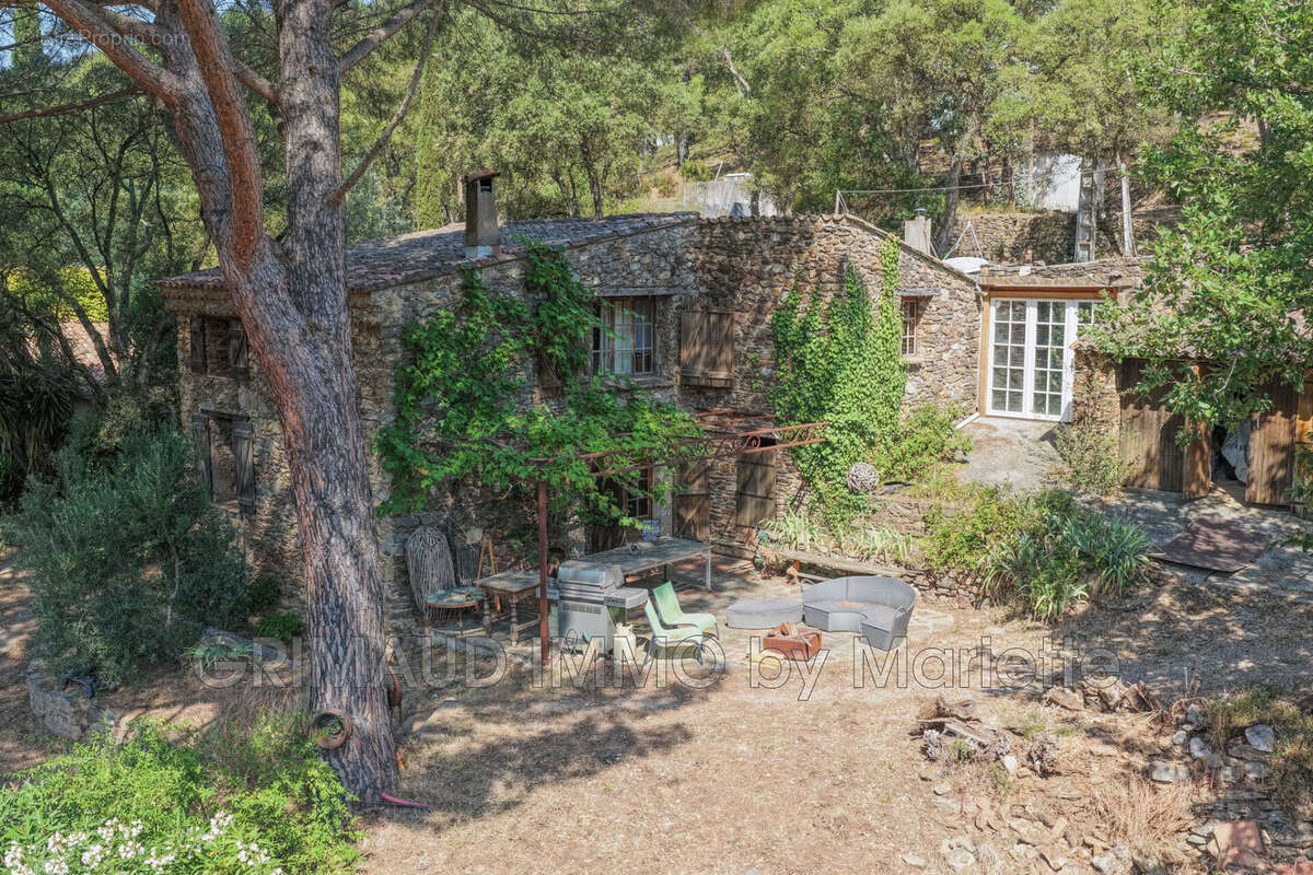 Maison à LA GARDE-FREINET