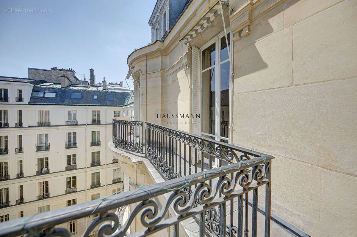 Appartement à PARIS-16E