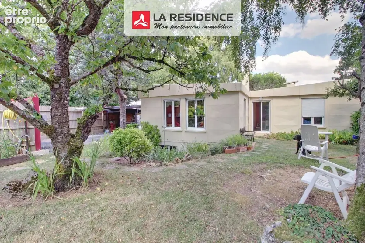 Maison 6 pièces 145 m² à vendre à Jouy-Mauvoisin (78200) - photo 1