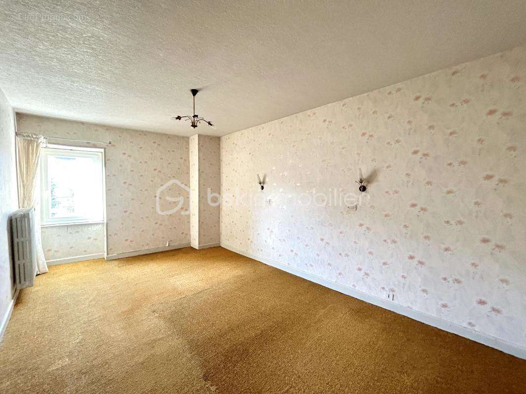 Maison à VERNET-LA-VARENNE