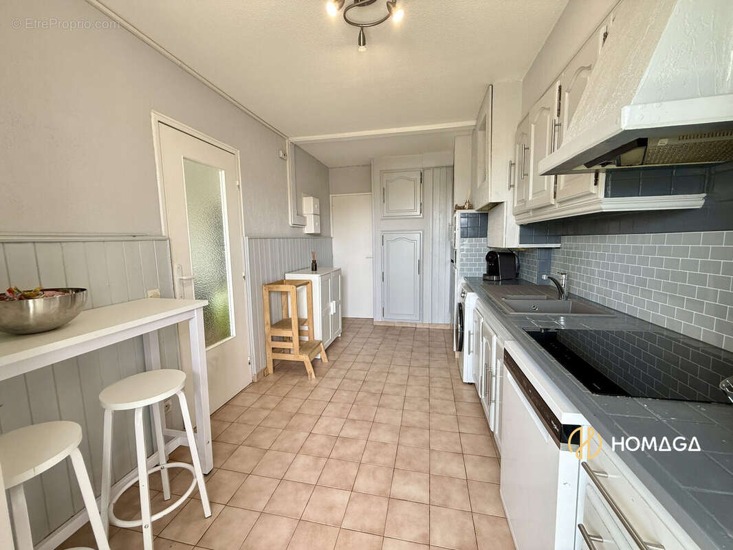 Appartement 74 m² à Vitrolles  - photo 4