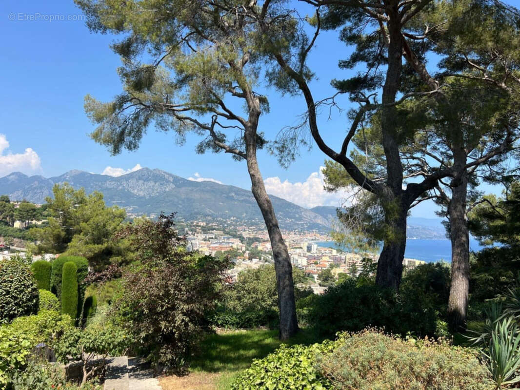 Appartement à ROQUEBRUNE-CAP-MARTIN