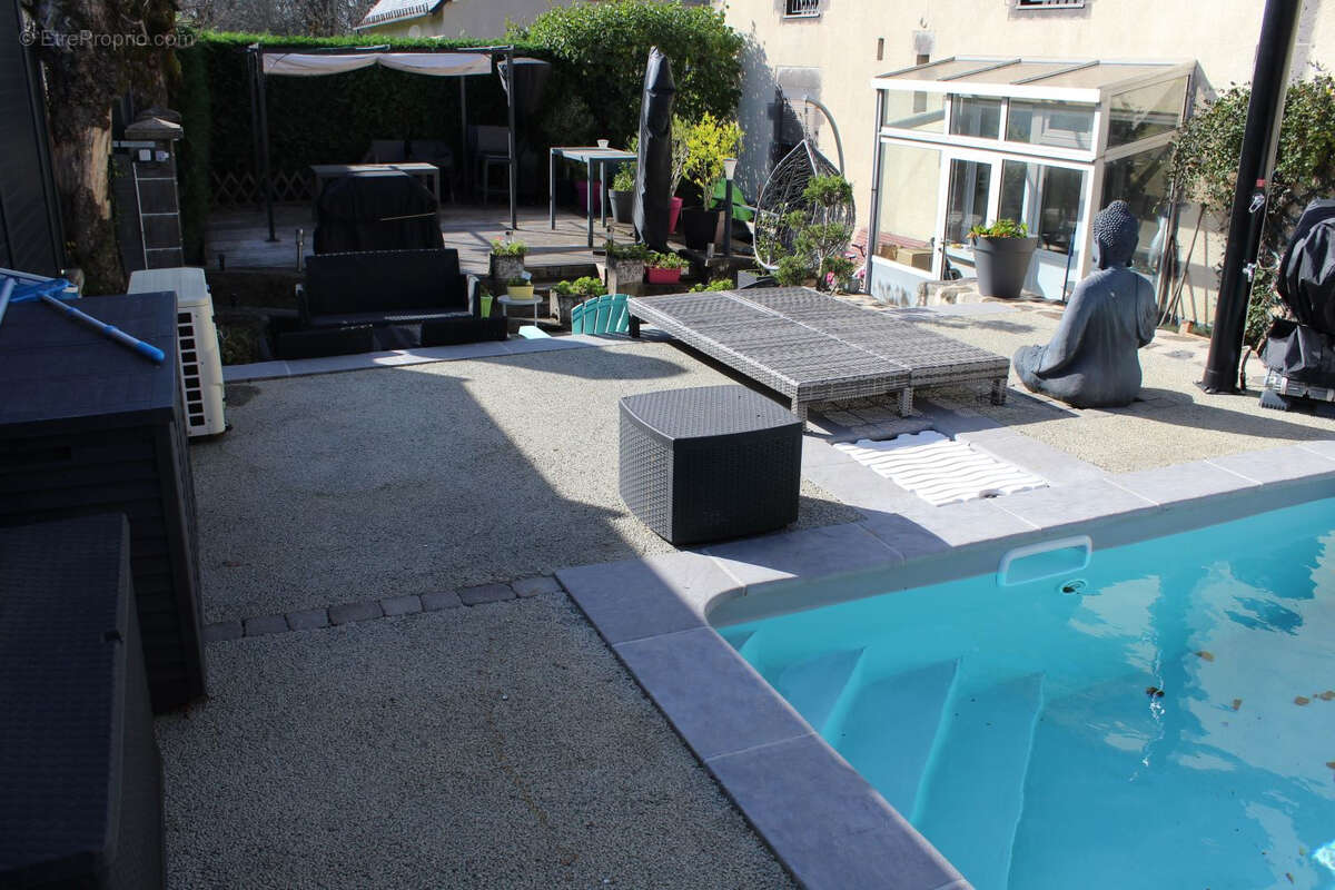 Commerce à ANGLARDS-DE-SALERS