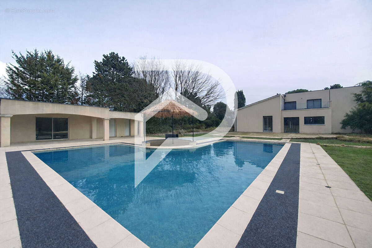 Maison à MONTELIMAR