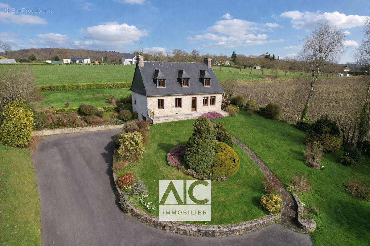 Maison à PLOUNEVEZ-QUINTIN