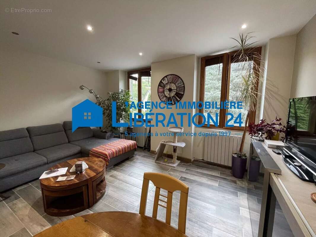 Maison à LE CHAMBON-FEUGEROLLES