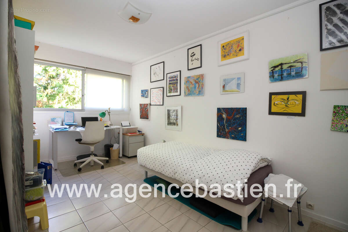 Ferney Voltaire - Appartement 4 pièces de 85 m2 avec parking et cave - photo 6