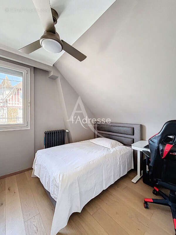 Chelles - propriété d'exception de 254m² - piscine chauffée - prestations luxueuses - photo 8