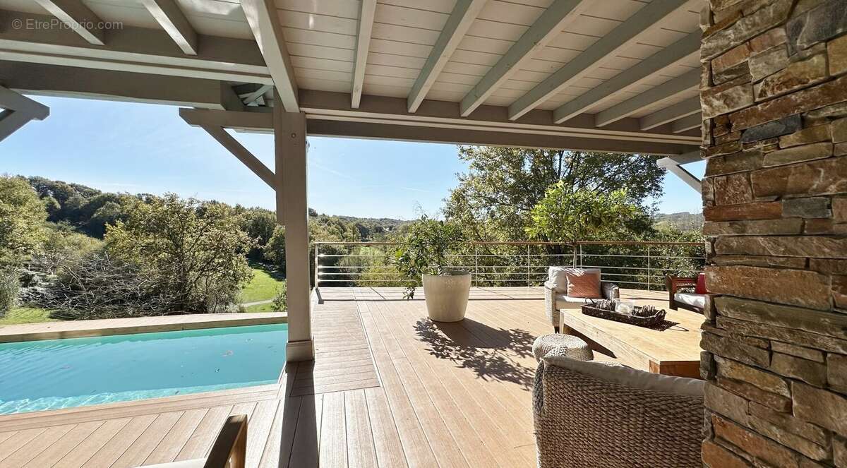 Villa d'architecte de type t6 de 240 m2 avec piscine - photo 30