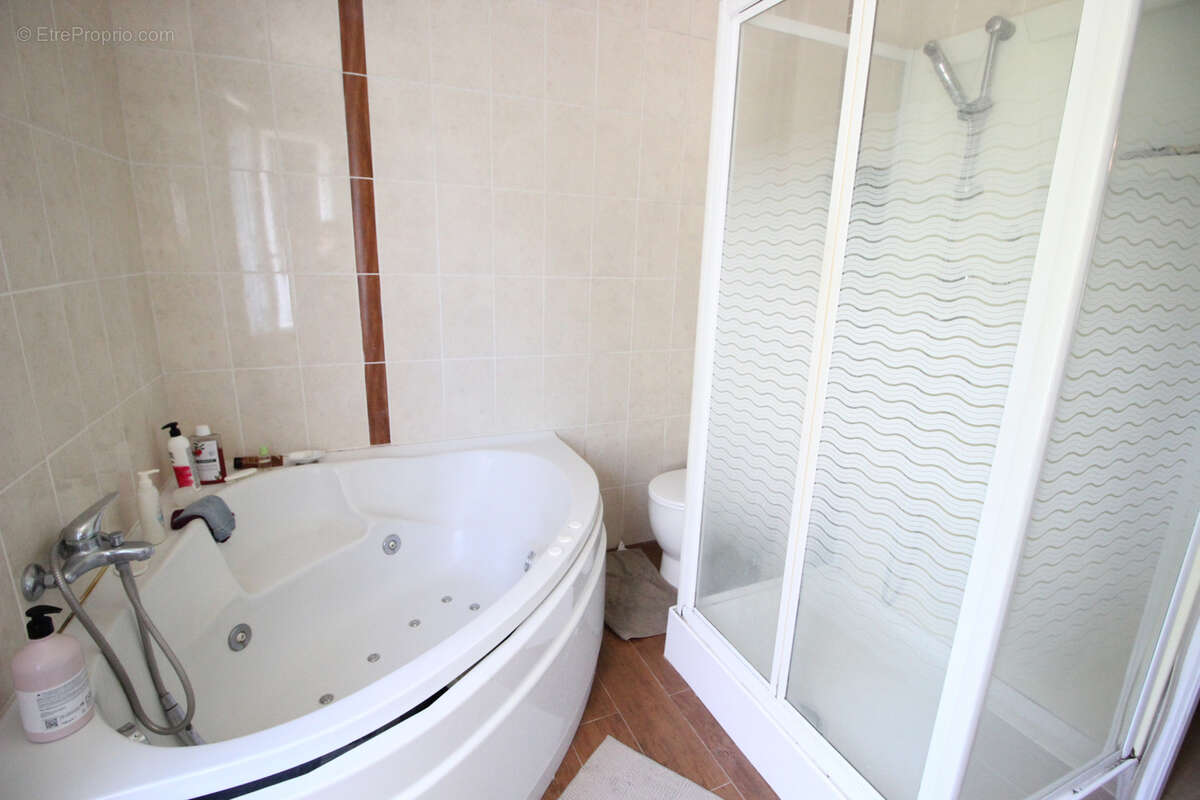 Maison à MANDRES-LES-ROSES